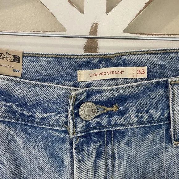 NWT LEVIS LOW PRO STRAIGHT size 33 (33x30.5) LIGHTWASH JEANS *J89 - Picture 4 of 8